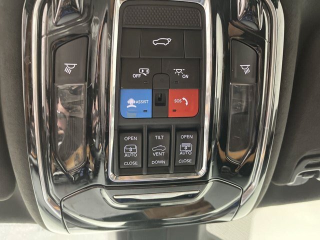 Used 2024 Jeep Grand Wagoneer L Series III AWD/4WD image 28