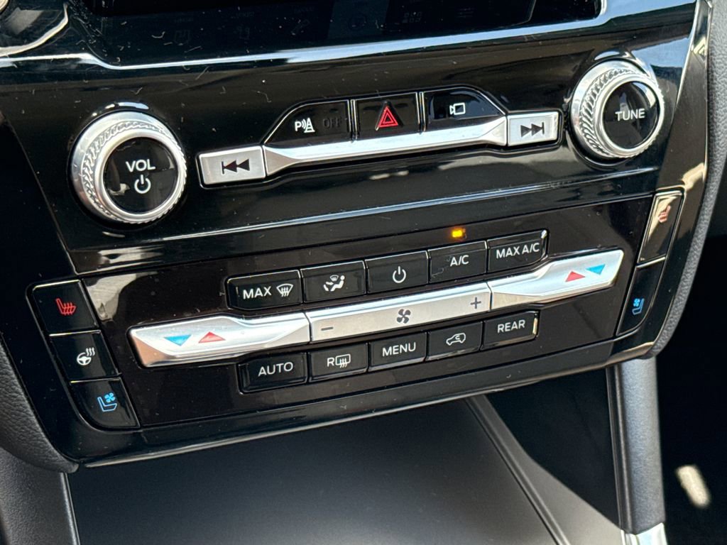 Certified 2023 Ford Explorer Limited w/ Limited Technology Package image 22