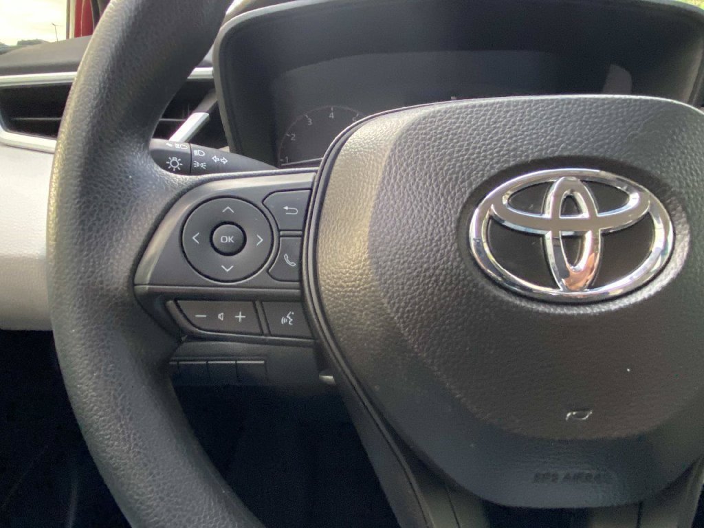 Used 2025 Toyota Corolla LE FWD image 31