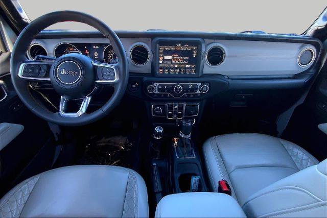 Used 2023 Jeep Wrangler Unlimited Sahara AWD/4WD image 16