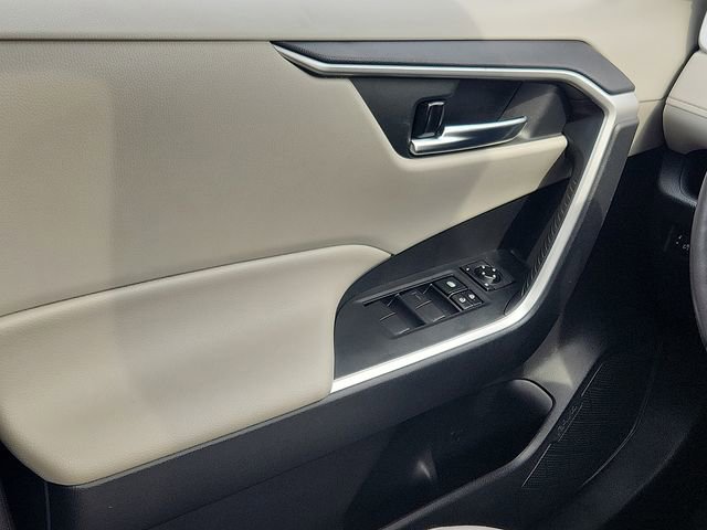 Used 2020 Toyota RAV4 XLE w/ Convenience Package image 11