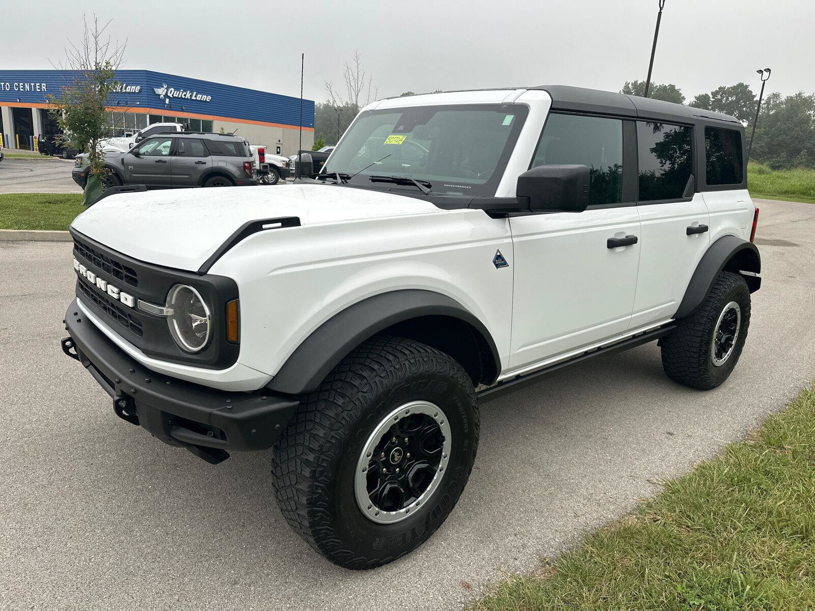 Certified 2023 Ford Bronco Black Diamond w/ Sasquatch Package AWD/4WD image 2
