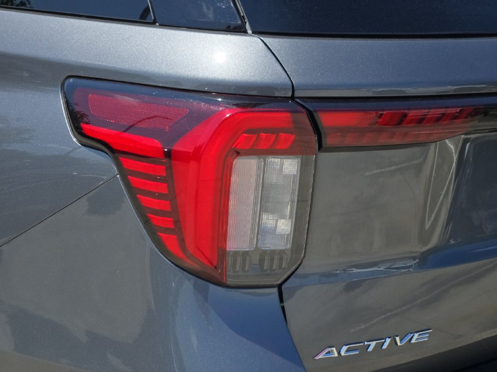 Certified 2025 Ford Explorer Active AWD/4WD image 29