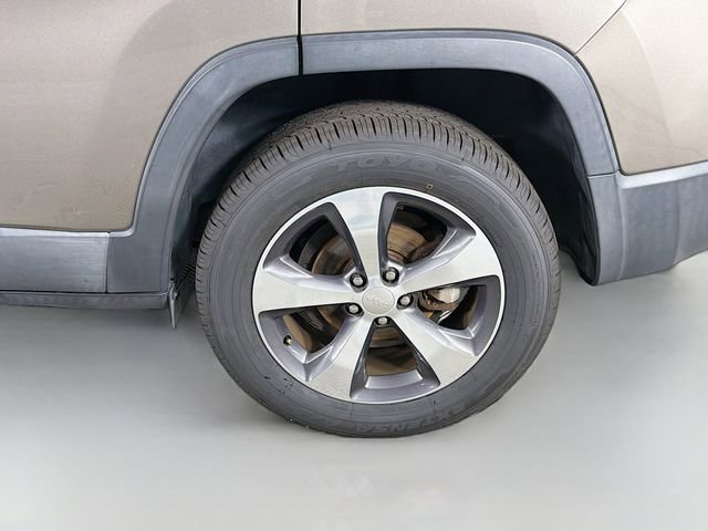 Used 2019 Jeep Cherokee Limited image 34