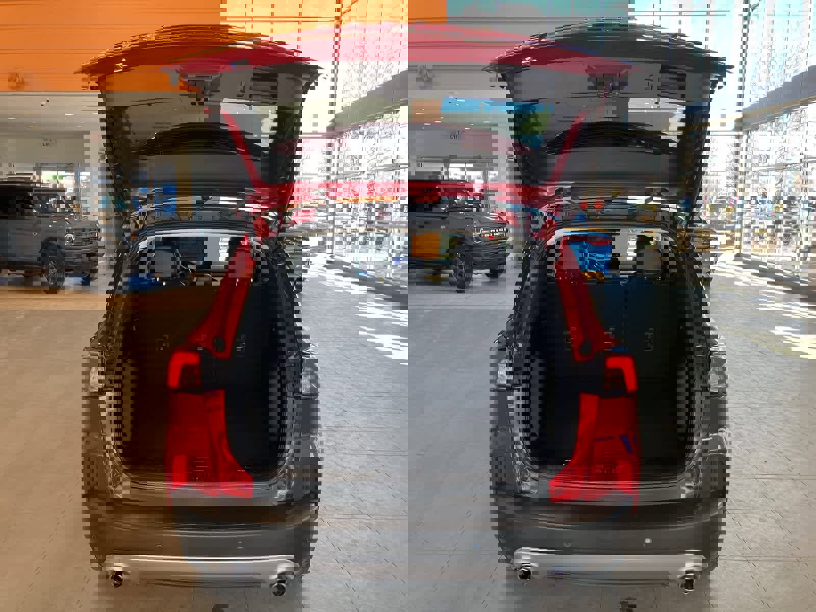 Certified 2021 Ford Escape Titanium w/ Titanium Elite Package image 32