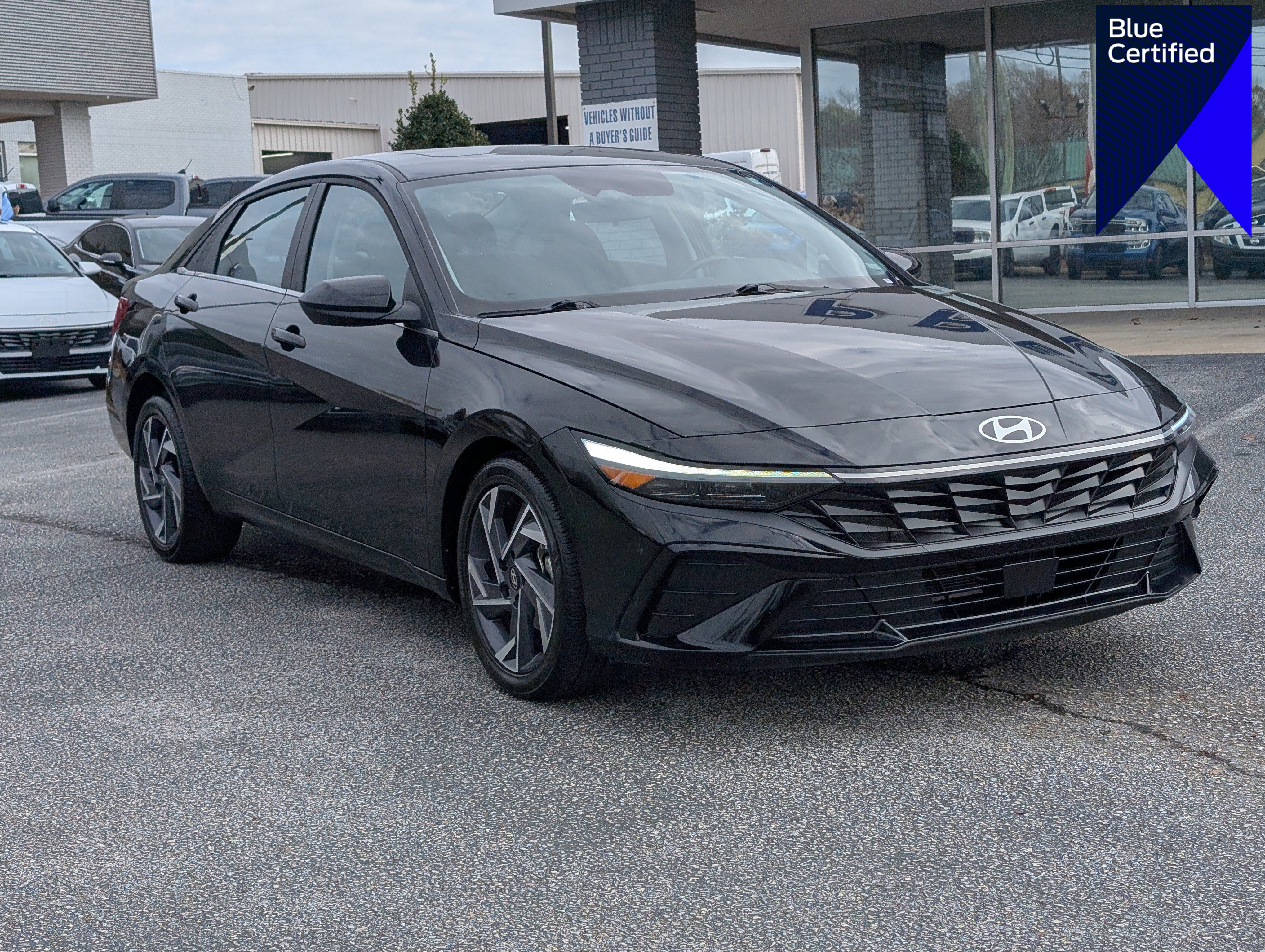 Used 2025 Hyundai Elantra SEL image 1