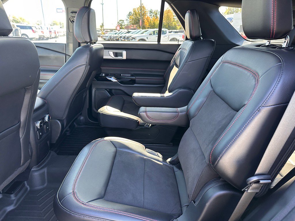 Certified 2024 Ford Explorer ST-Line w/ Class IV Trailer Tow Package image 11