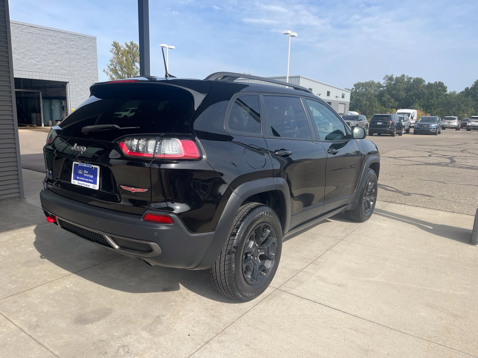 Used 2020 Jeep Cherokee Trailhawk w/ Cold Weather Group AWD/4WD image 6