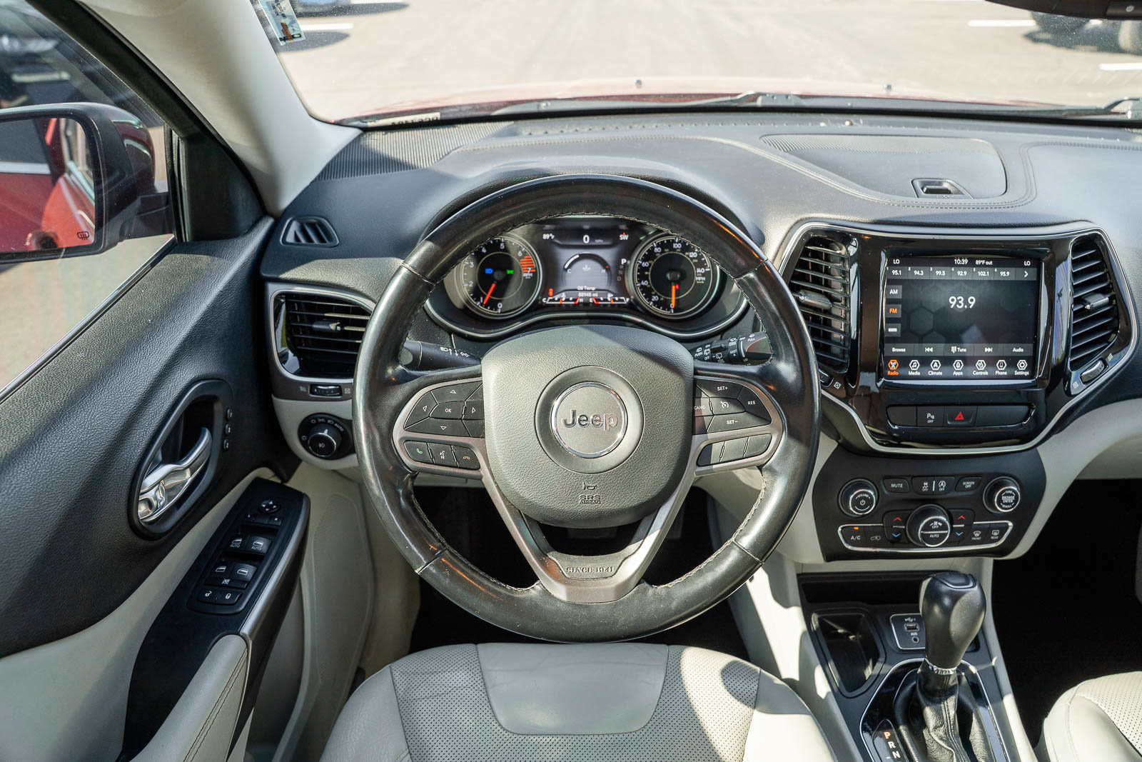 Used 2020 Jeep Cherokee Limited FWD image 29