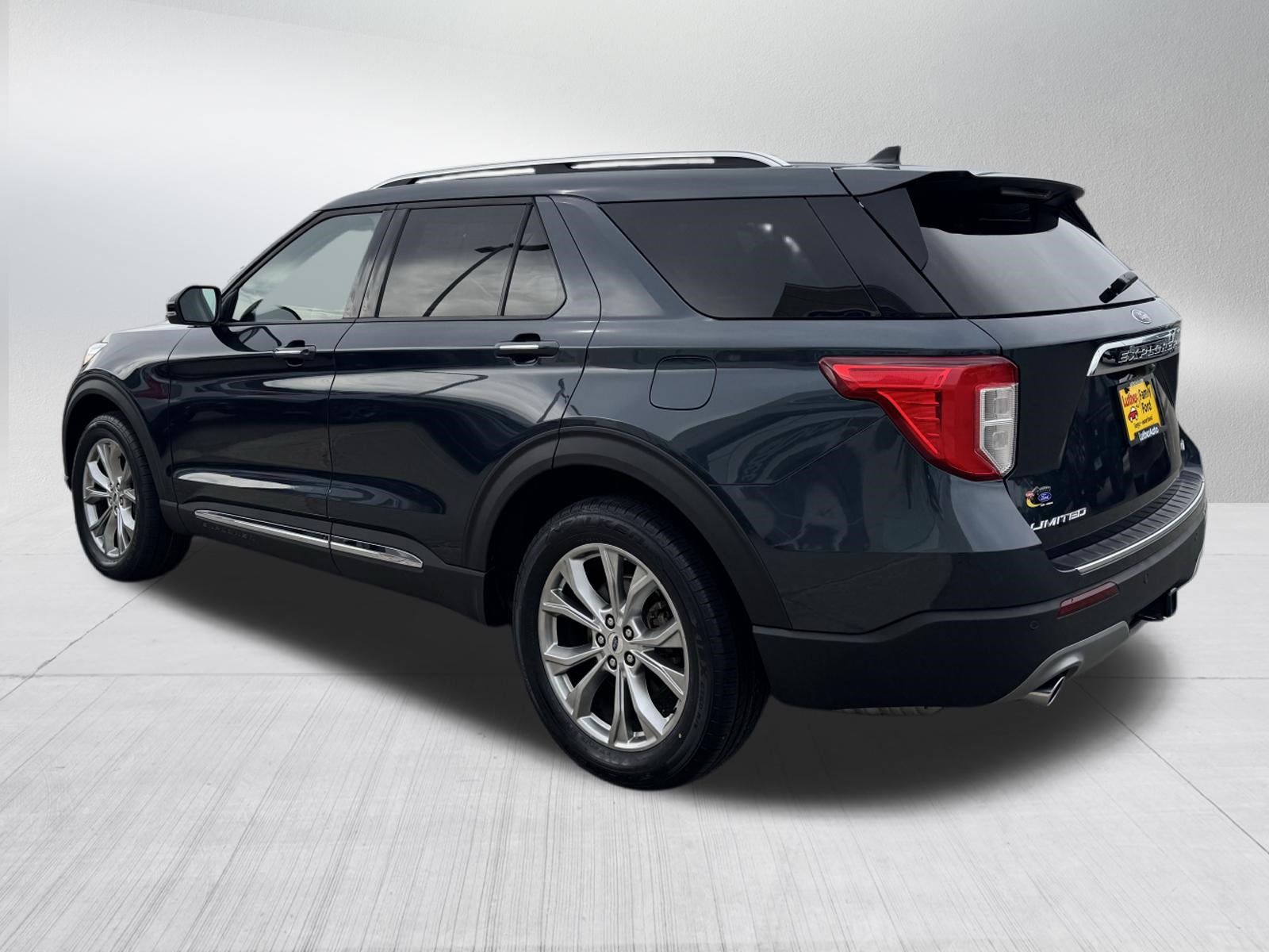 Certified 2024 Ford Explorer Limited w/ Limited Technology Package AWD/4WD image 5