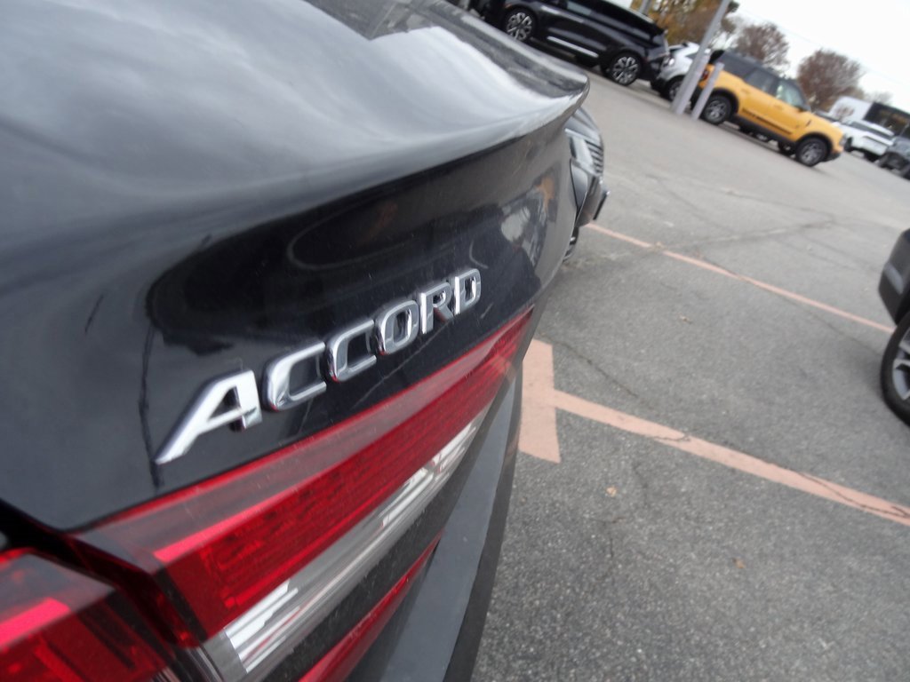 Used 2018 Honda Accord Touring image 6