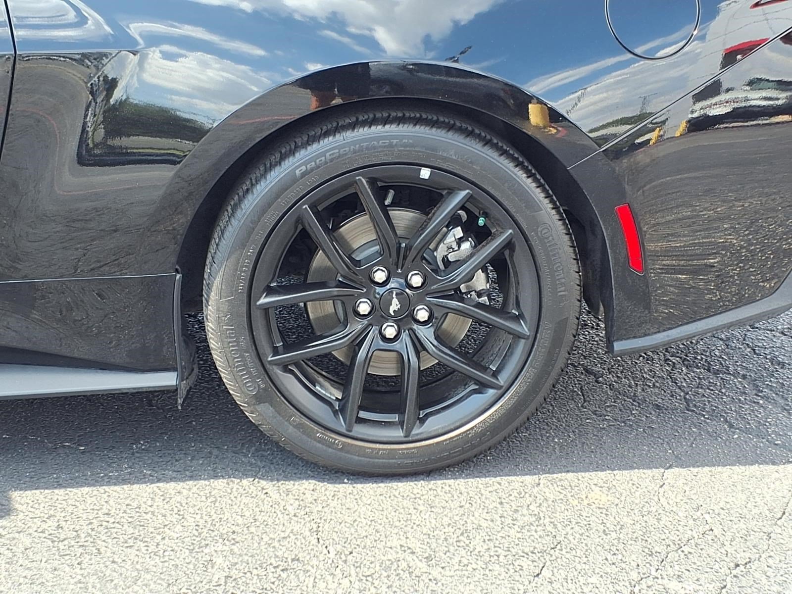 Certified 2025 Ford Mustang Coupe RWD image 10