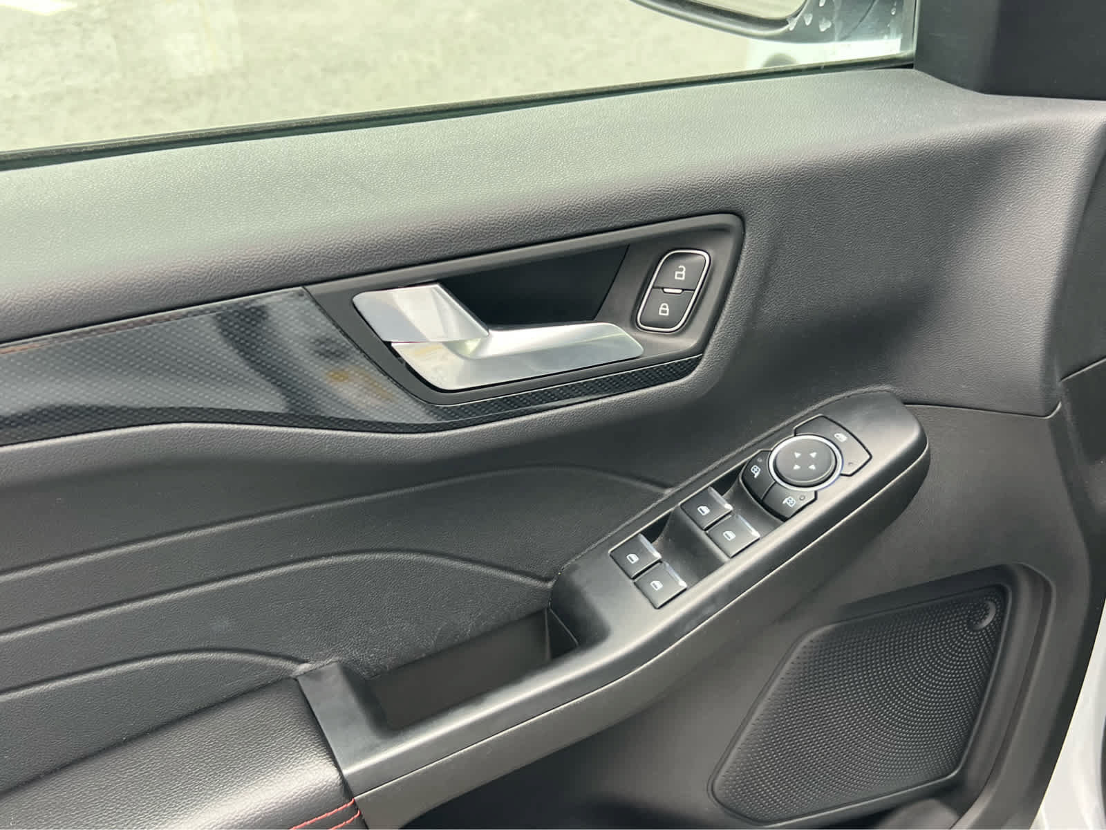 Certified 2025 Ford Escape ST-Line Select AWD/4WD image 30