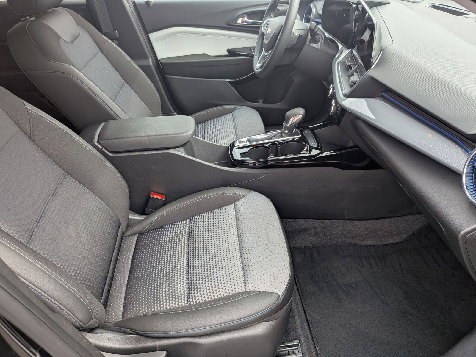 Used 2024 Chevrolet Trax LT w/ Driver Confidence Package FWD image 29