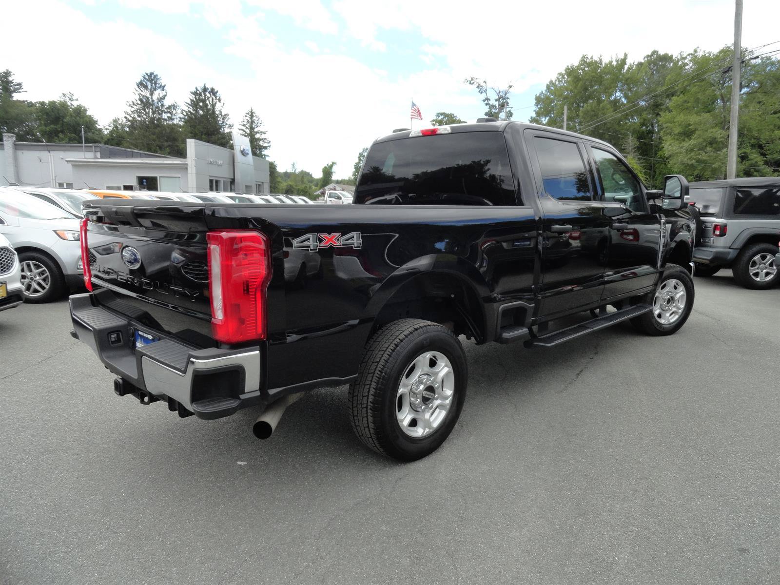 Certified 2025 Ford F250 XLT w/ Snow Plow Prep Package AWD/4WD image 5