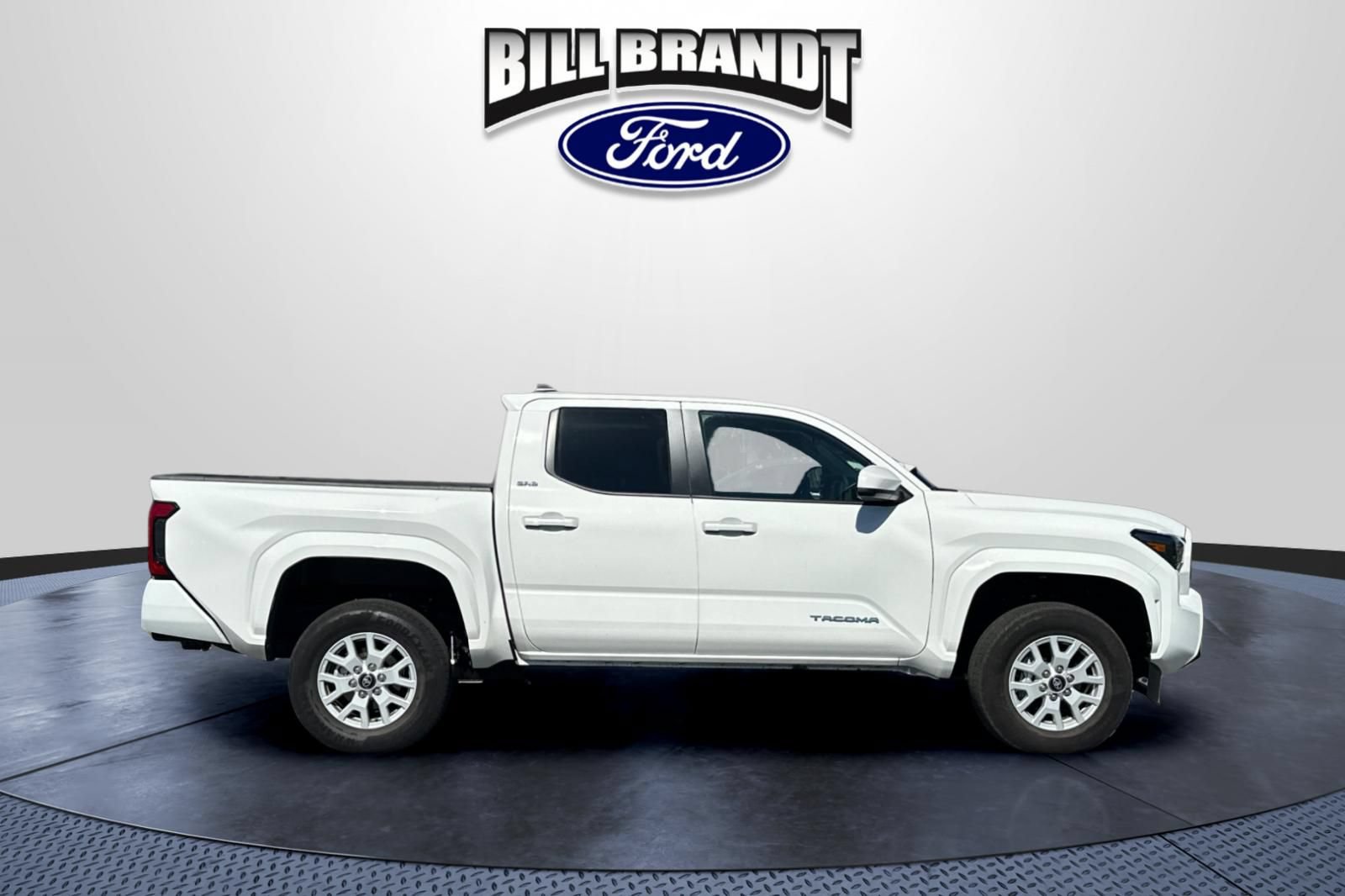 Used 2026 Toyota Tacoma SR5 AWD/4WD image 2