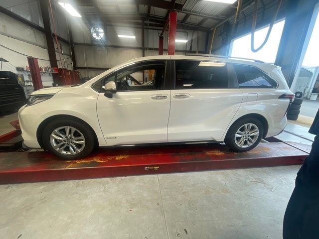 Used 2021 Toyota Sienna Limited FWD image 8