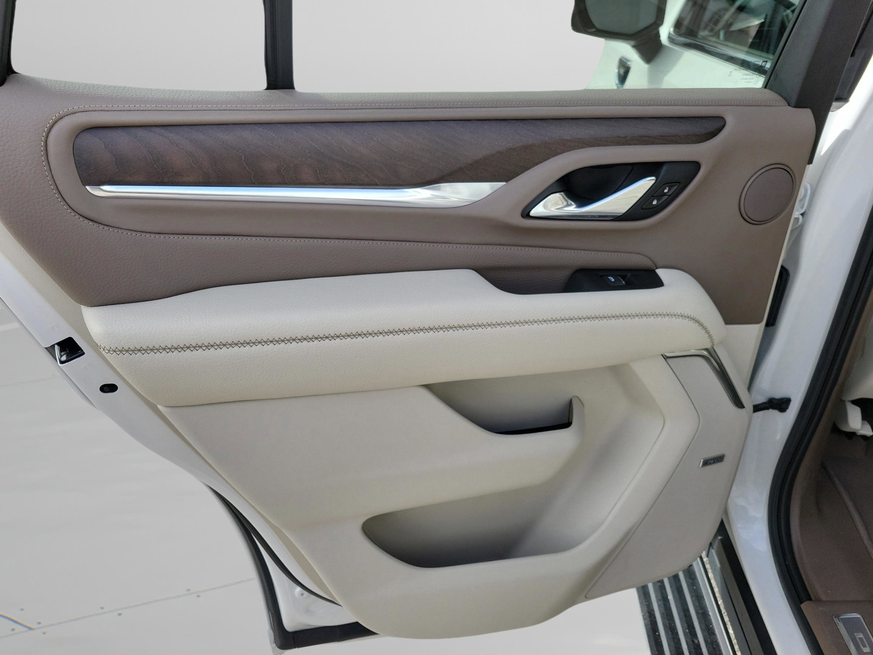 Used 2021 GMC Yukon Denali w/ Denali Premium Package image 25