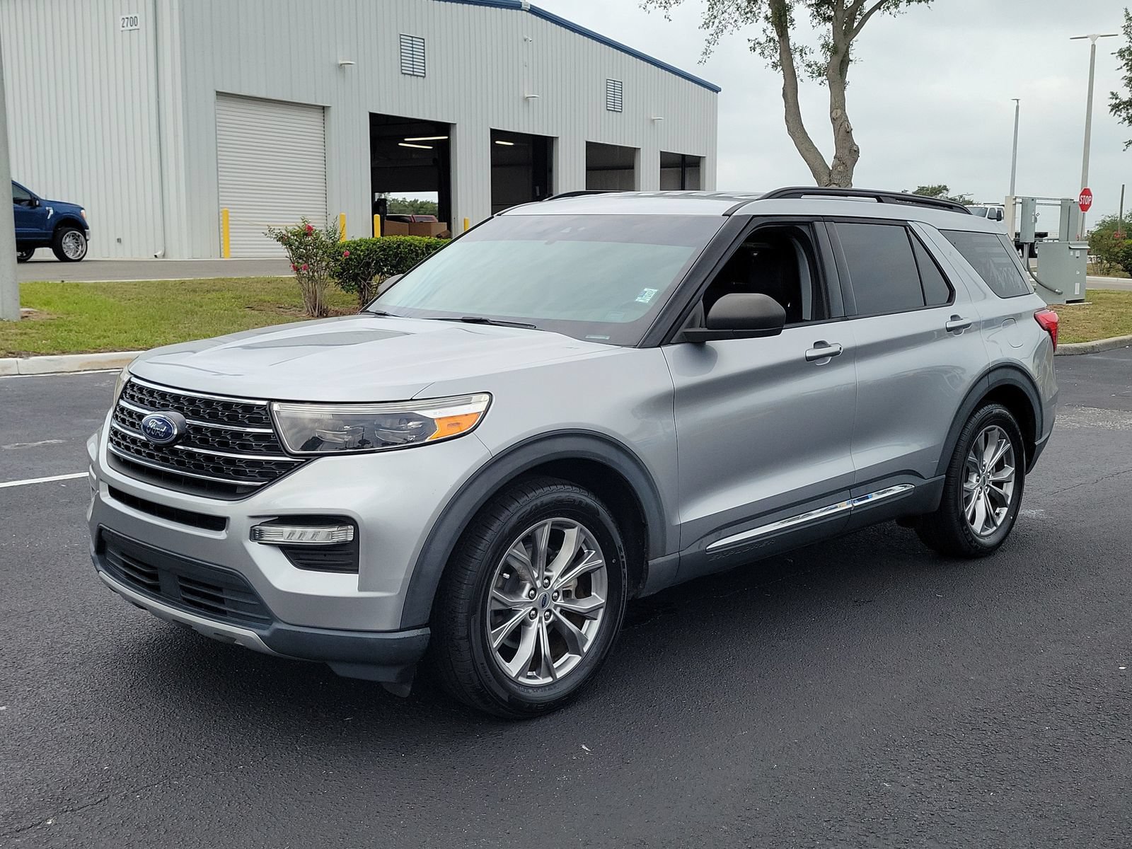Certified 2020 Ford Explorer XLT w/ Equipment Group 202A RWD image 2