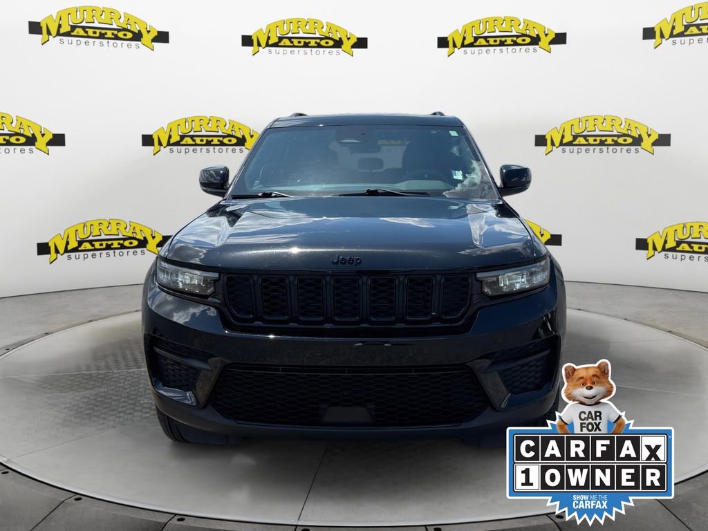 Used 2025 Jeep Grand Cherokee Altitude AWD/4WD image 9