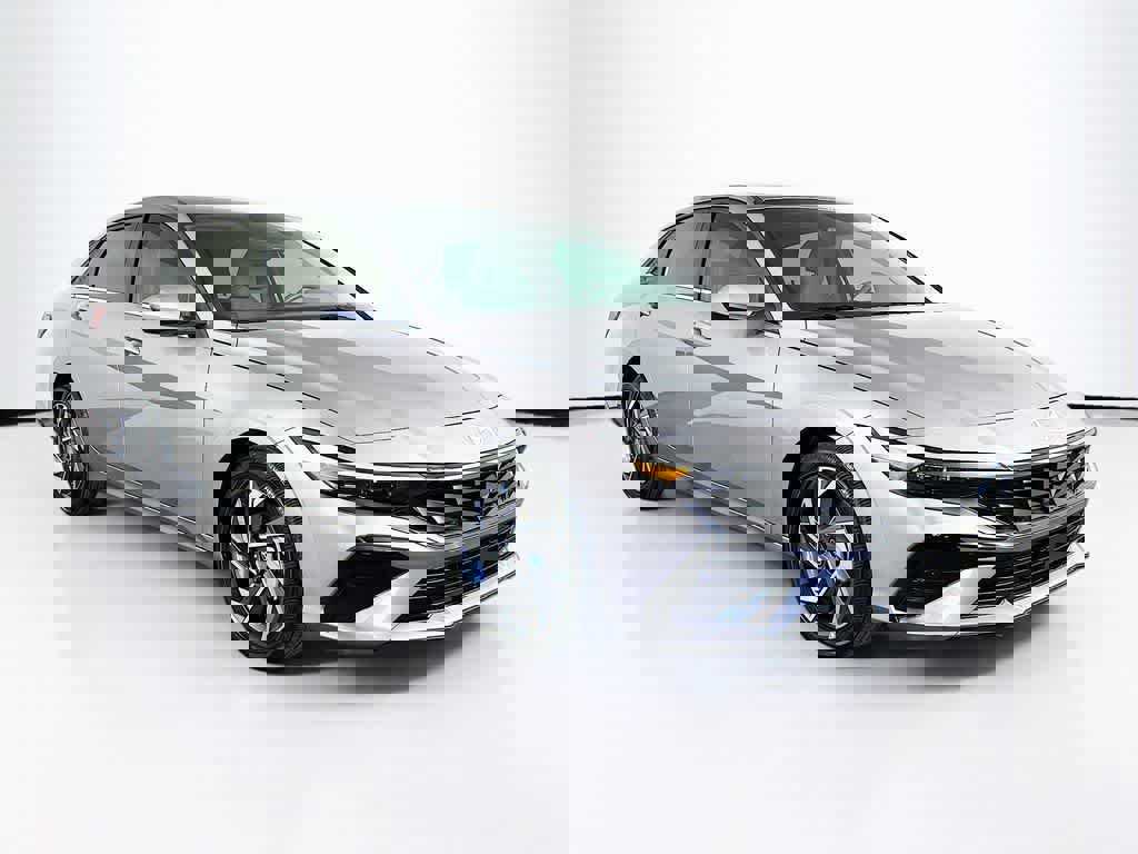 Used 2025 Hyundai Elantra SEL image 7