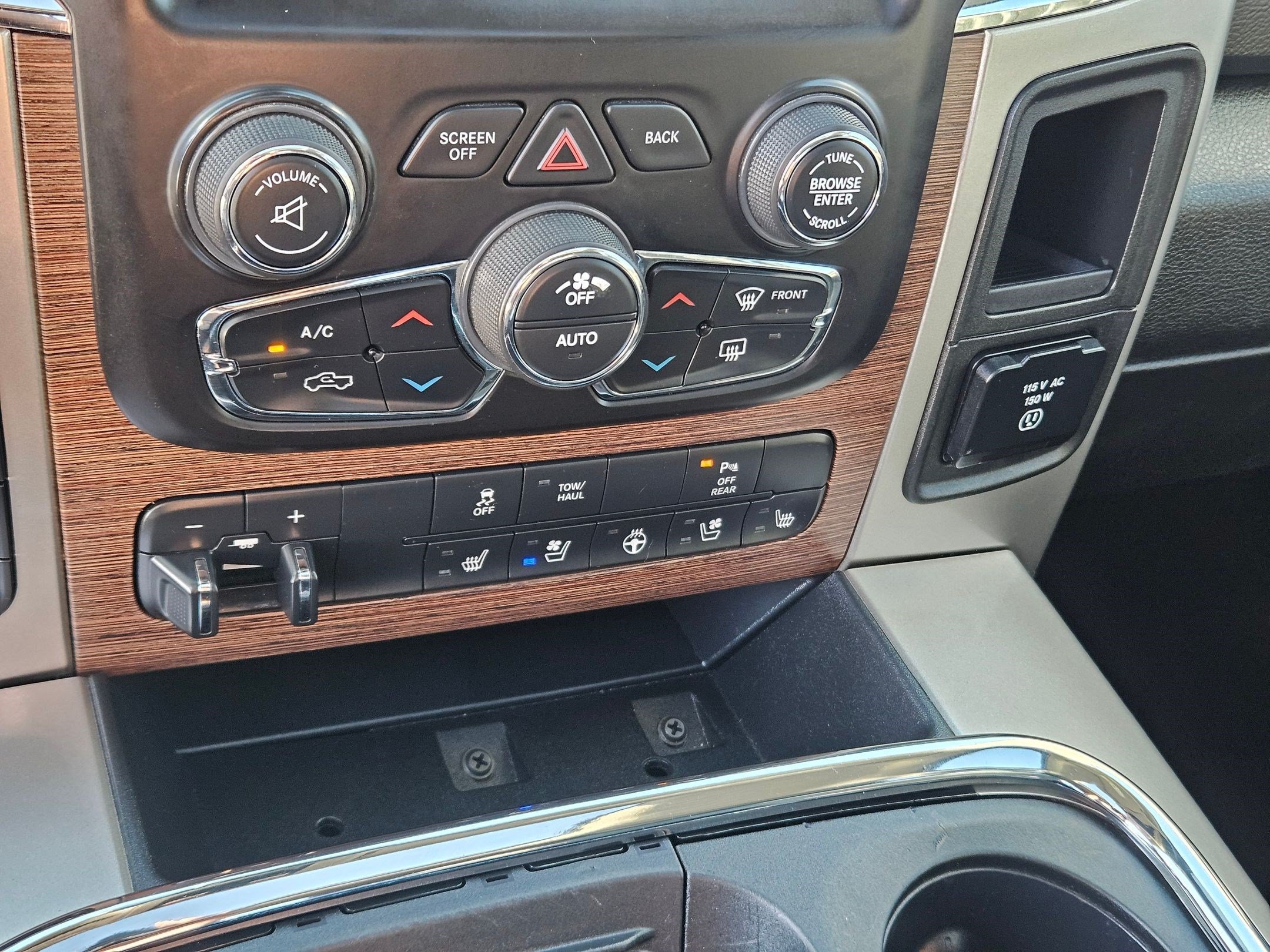 Used 2017 RAM 1500 Laramie AWD/4WD image 28