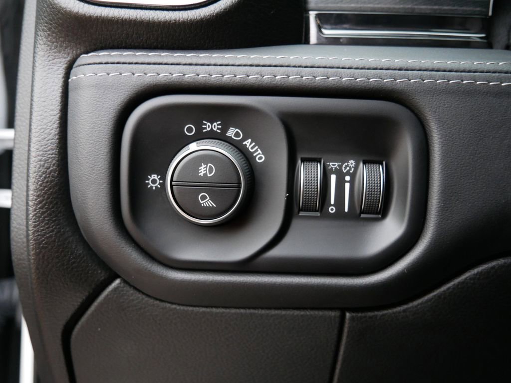 Used 2023 RAM 2500 Limited w/ Night Edition AWD/4WD image 19