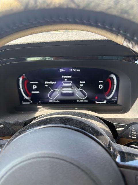 Used 2025 Nissan Pathfinder Platinum image 9