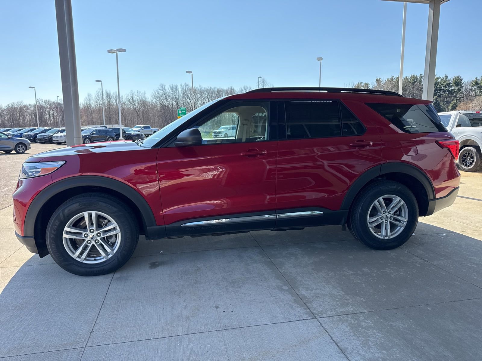 Certified 2023 Ford Explorer XLT w/ Equipment Group 202A image 4