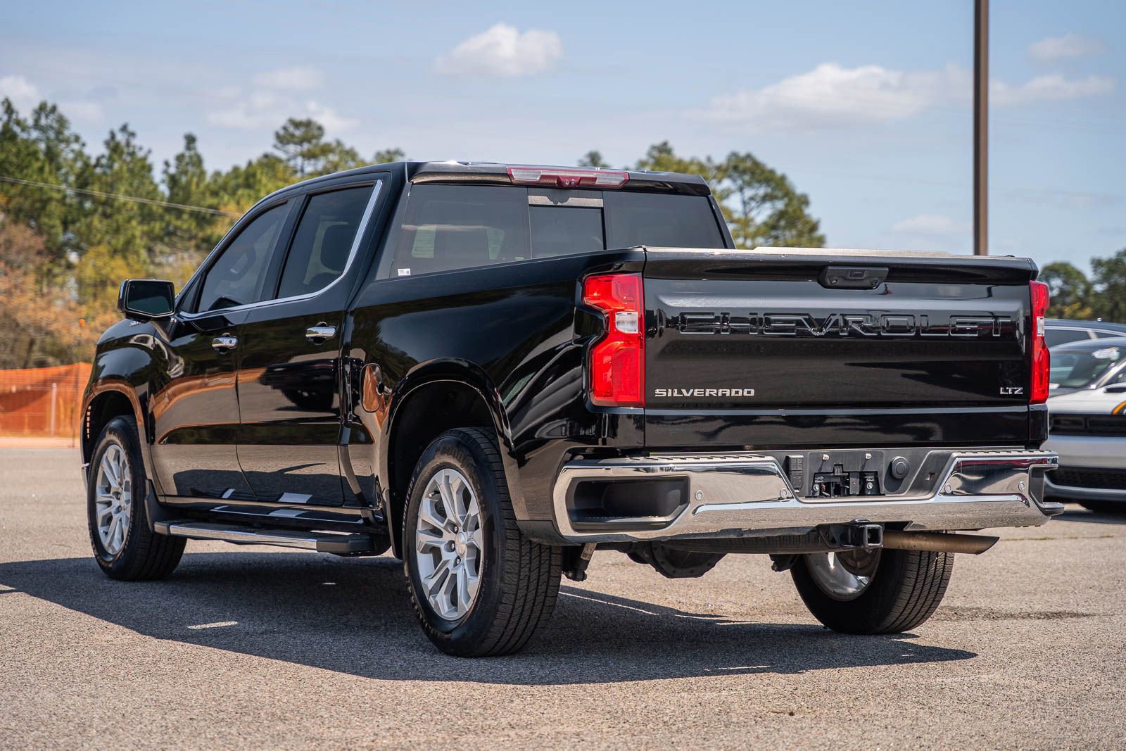Used 2022 Chevrolet Silverado 1500 LTZ w/ LTZ Premium Package image 3