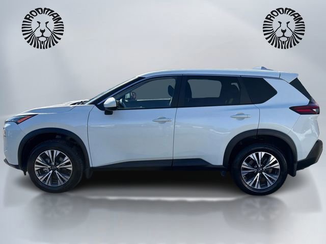 Used 2023 Nissan Rogue SV image 2