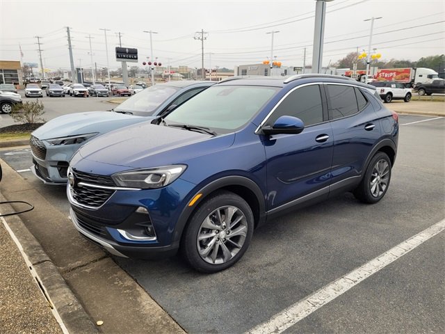 Used 2023 Buick Encore GX Essence w/ Experience Buick Package image 3