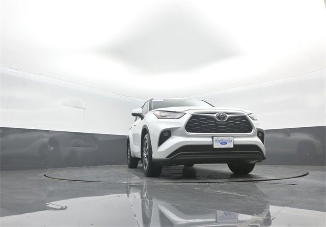 Used 2023 Toyota Highlander XLE image 28