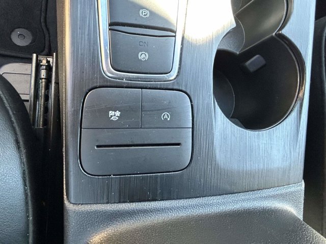 Certified 2025 Ford Escape ST-Line Select AWD/4WD image 27