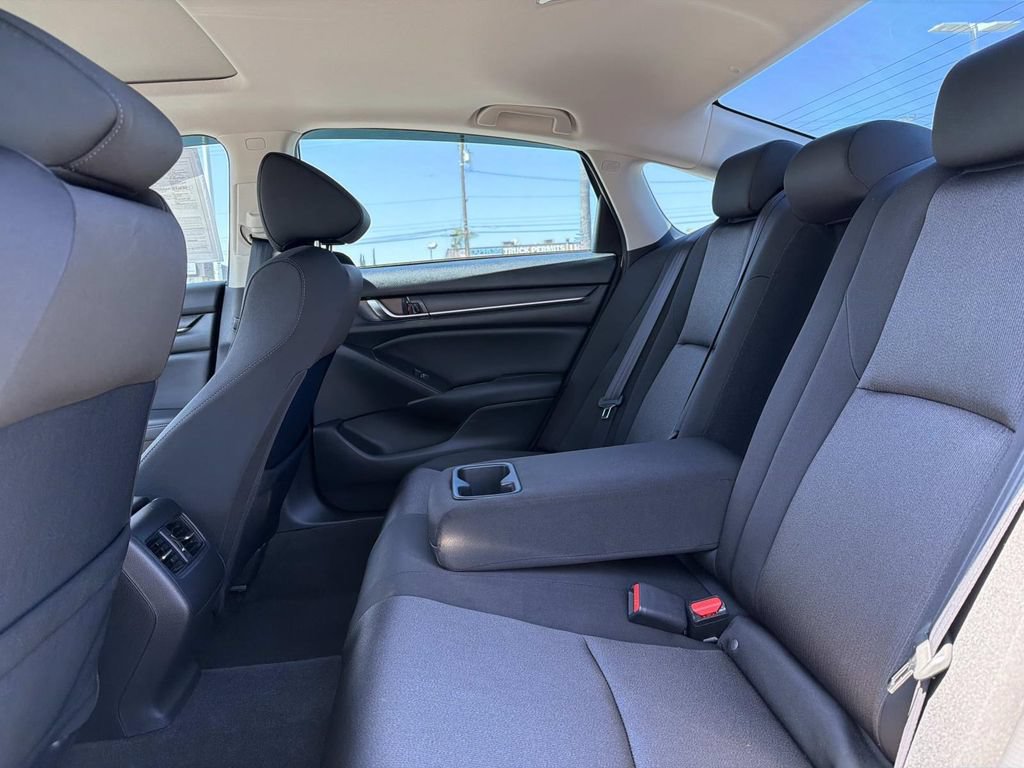 Used 2018 Honda Accord EX image 19