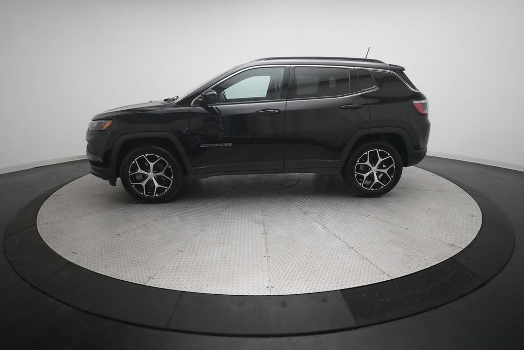 Used 2024 Jeep Compass Latitude AWD/4WD image 23