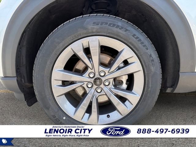Certified 2023 Ford Explorer XLT w/ Equipment Group 202A AWD/4WD image 9