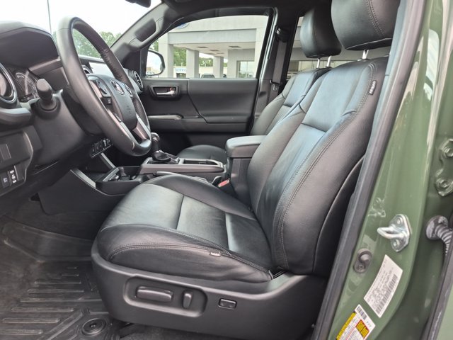 Used 2022 Toyota Tacoma TRD Off-Road w/ Technology Package AWD/4WD image 16