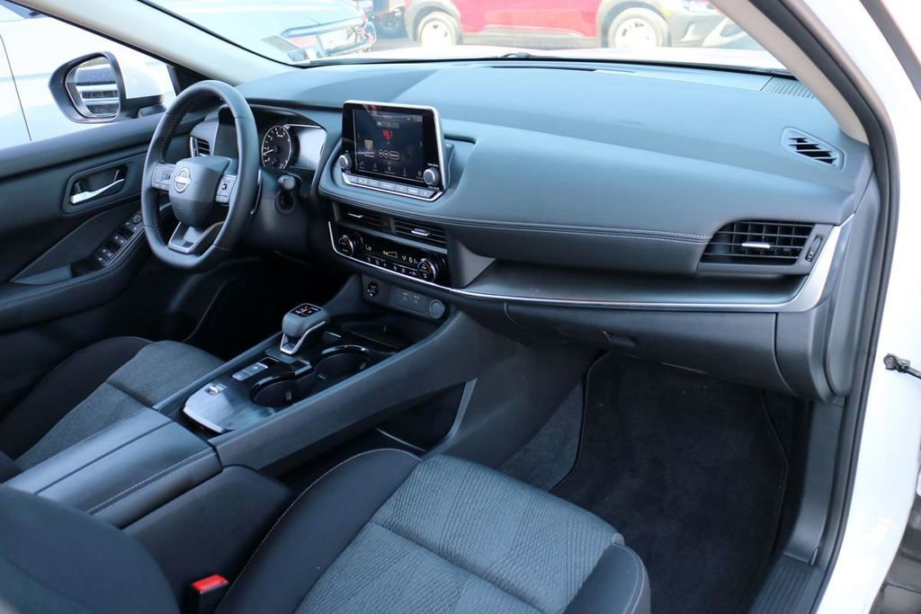 Used 2026 Nissan Rogue SV FWD image 31