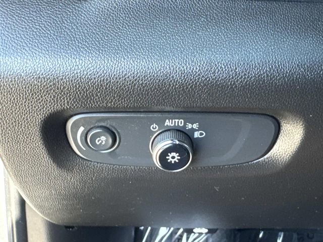 Used 2023 Chevrolet Traverse RS FWD image 20