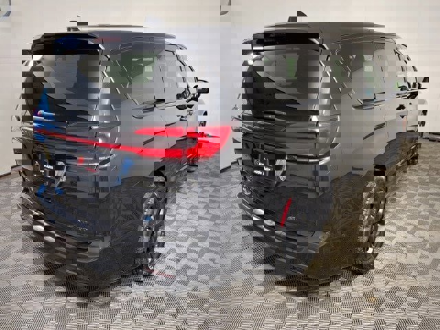 Used 2022 Chrysler Pacifica Limited w/ Uconnect Theater Family Group image 5