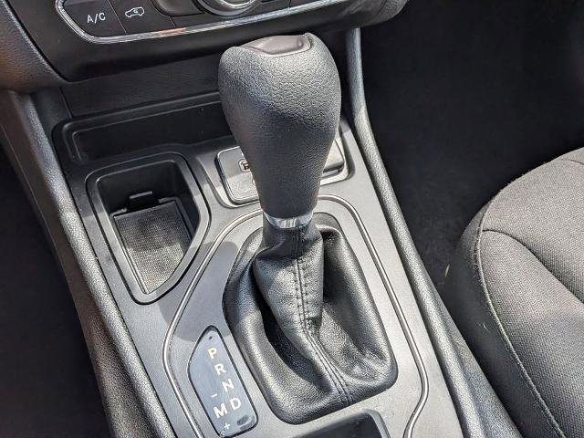 Used 2019 Jeep Cherokee Latitude w/ Popular Appearance Group FWD image 21