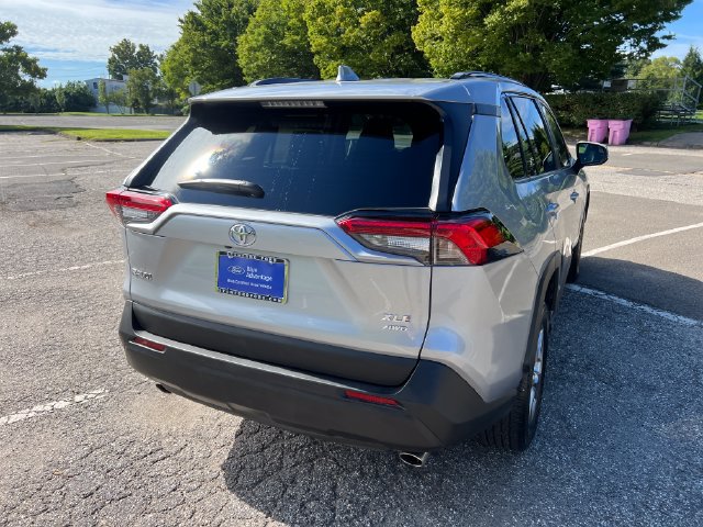 Used 2025 Toyota RAV4 XLE AWD/4WD image 10