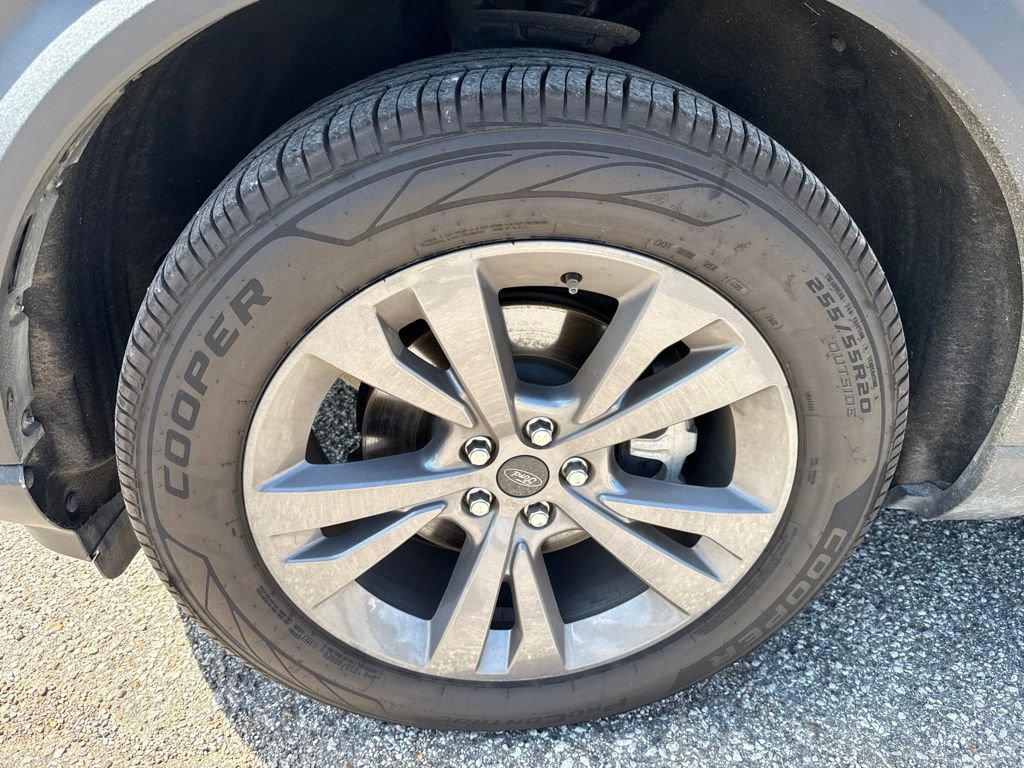 Certified 2023 Ford Explorer XLT w/ Equipment Group 202A RWD image 4
