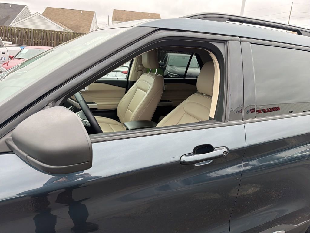 Certified 2023 Ford Explorer XLT w/ Equipment Group 202A image 9