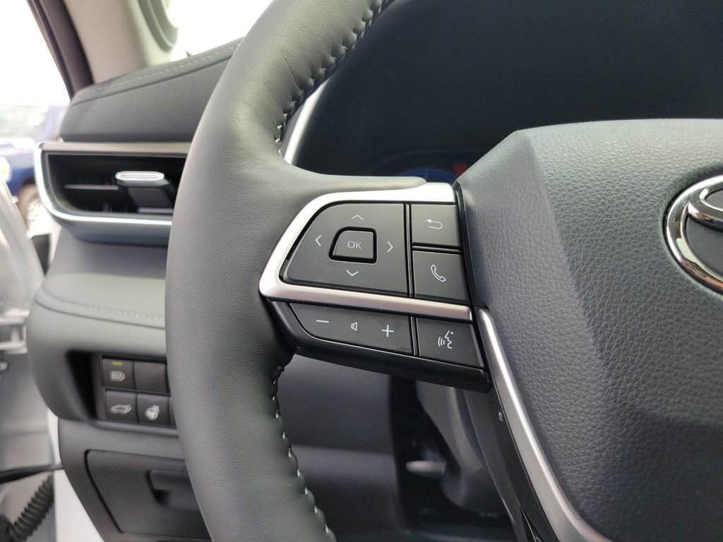 Used 2024 Toyota Highlander Limited AWD/4WD image 24