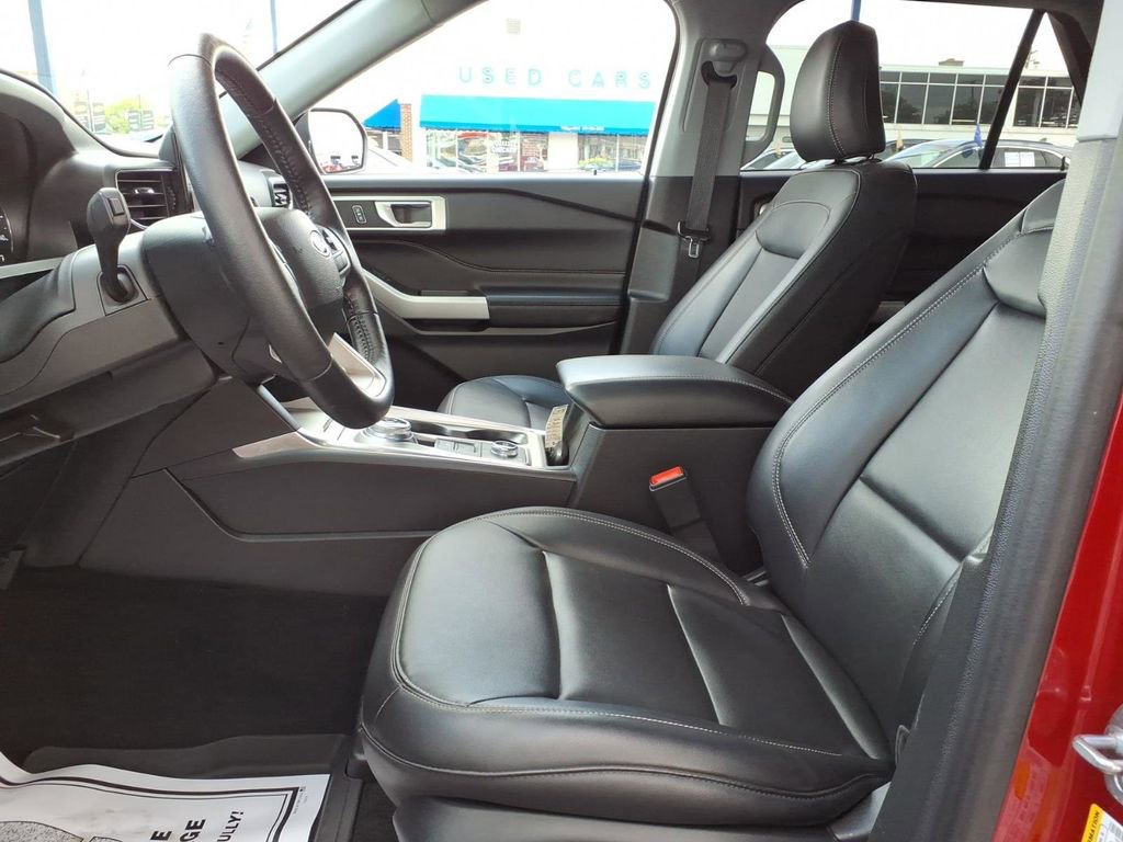 Certified 2023 Ford Explorer XLT w/ Equipment Group 202A AWD/4WD image 14