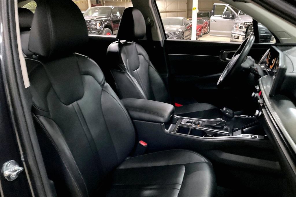 Used 2024 Kia Sorento S image 9