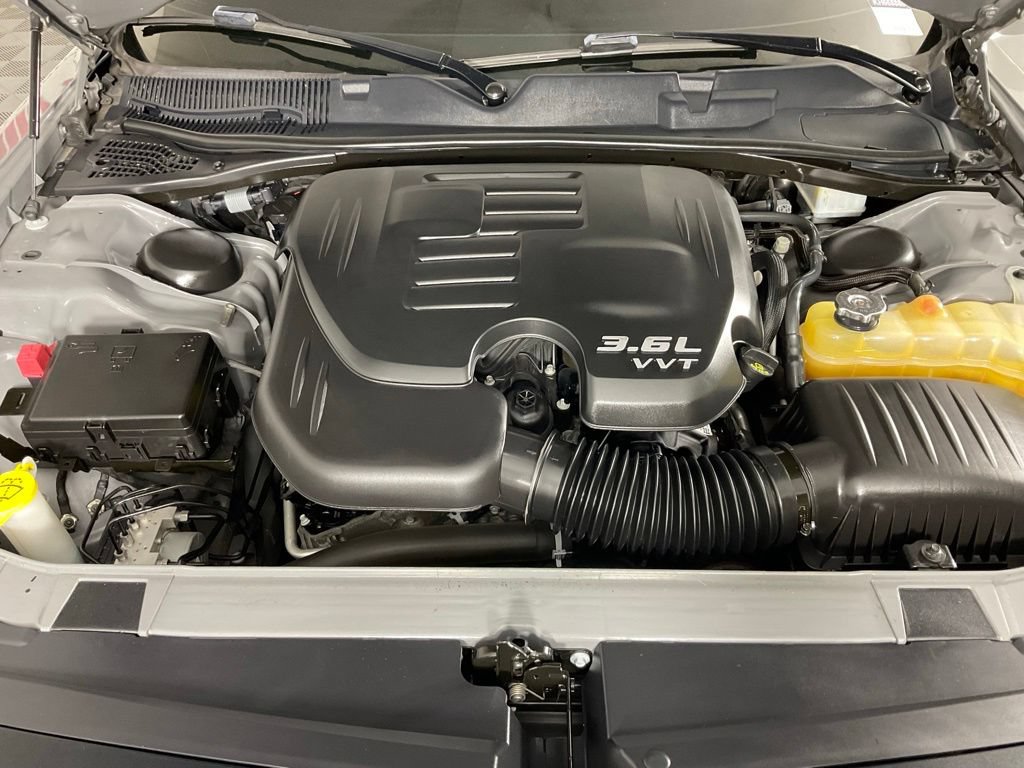 Used 2019 Dodge Challenger SXT RWD image 9