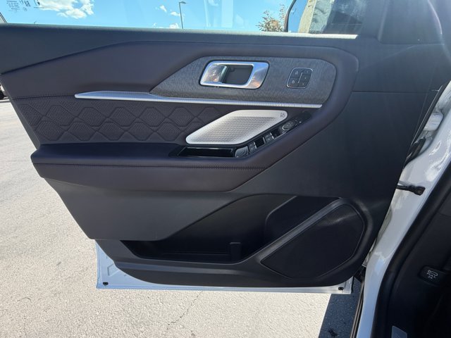 Certified 2025 Ford Explorer Platinum w/ Ultimate Package AWD/4WD image 13